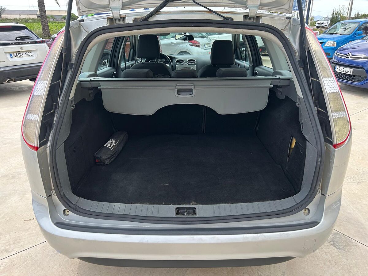 FORD FOCUS TREND ESTATE 1.6 TDCI SPANISH LHD IN SPAIN 102000 MILES SUPERB 2009